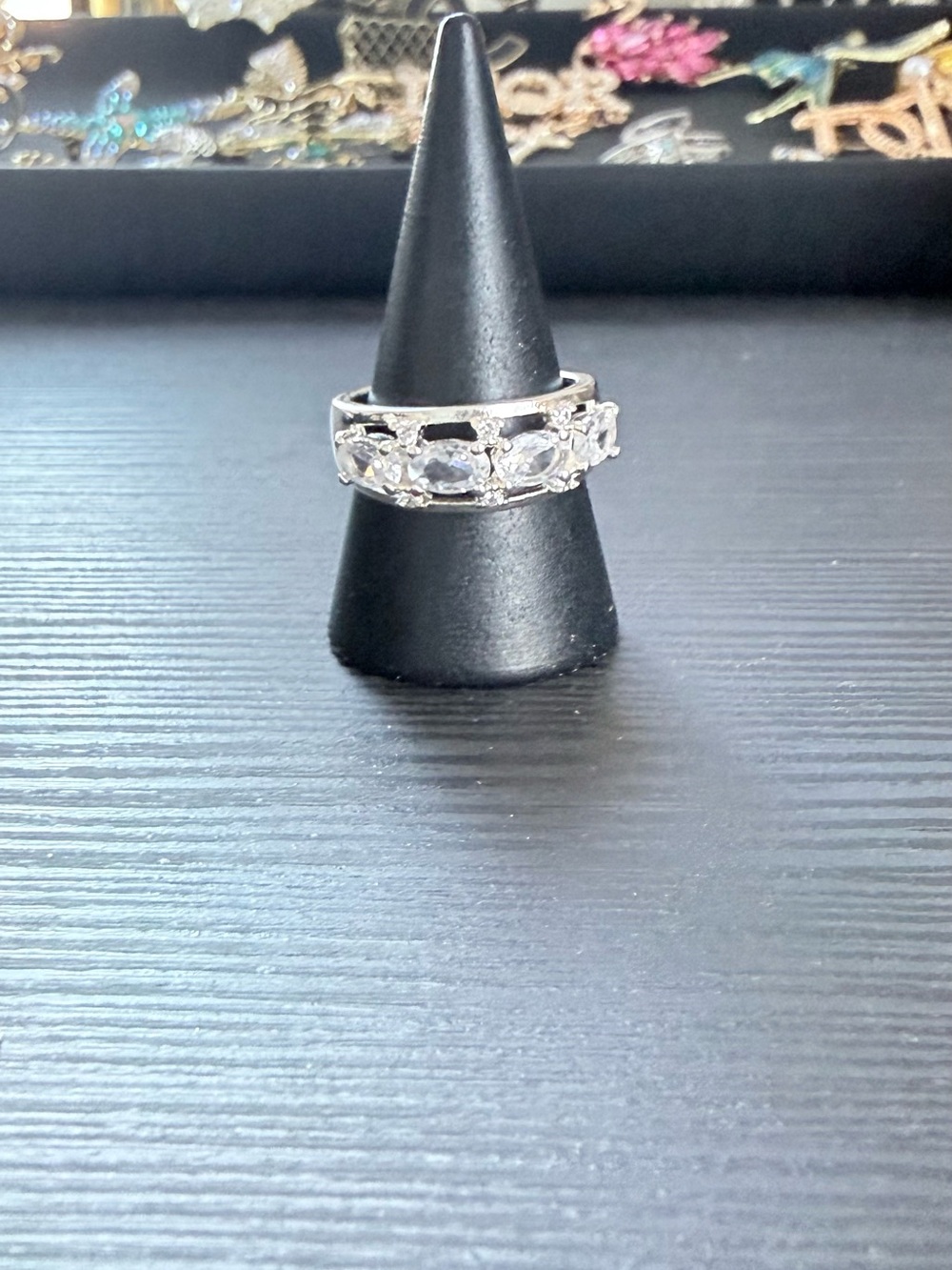 Elegant Silver-Tone Crystal Band Ring - Clear Stones 925 stamped